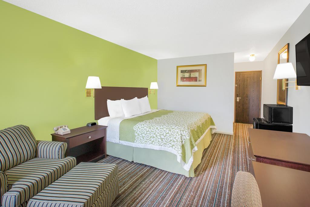 Days Inn By Wyndham York Exterior photo
